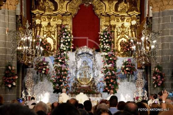 Máxima expectación en la bajada de la Virgen del Pino (Foto Antonio Alí)